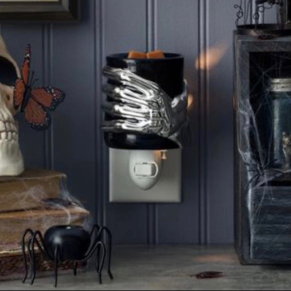 🖤 SCENTSY Ghoulish Grip Wax Candle Mini Warmer Halloween Spooky Ghost Black - Picture 2 of 3